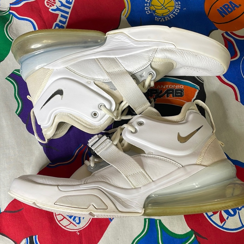 Nike Air Force 270